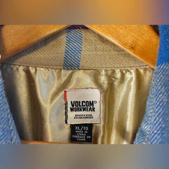 Vintage Volcom Workwear Men’s Plaid Flannel Shirt Men's XL Blue Red Button Up - Picture 7 of 8